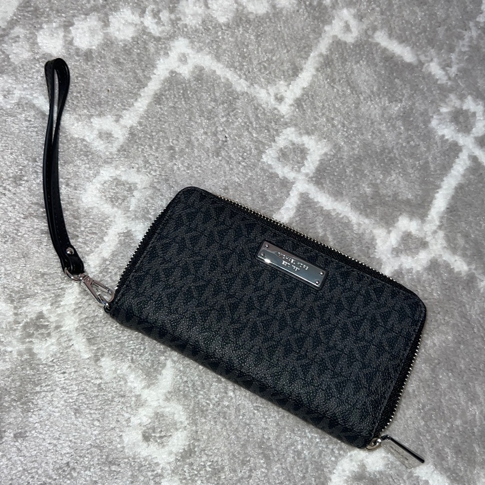 Like brand new Michael kors wallet